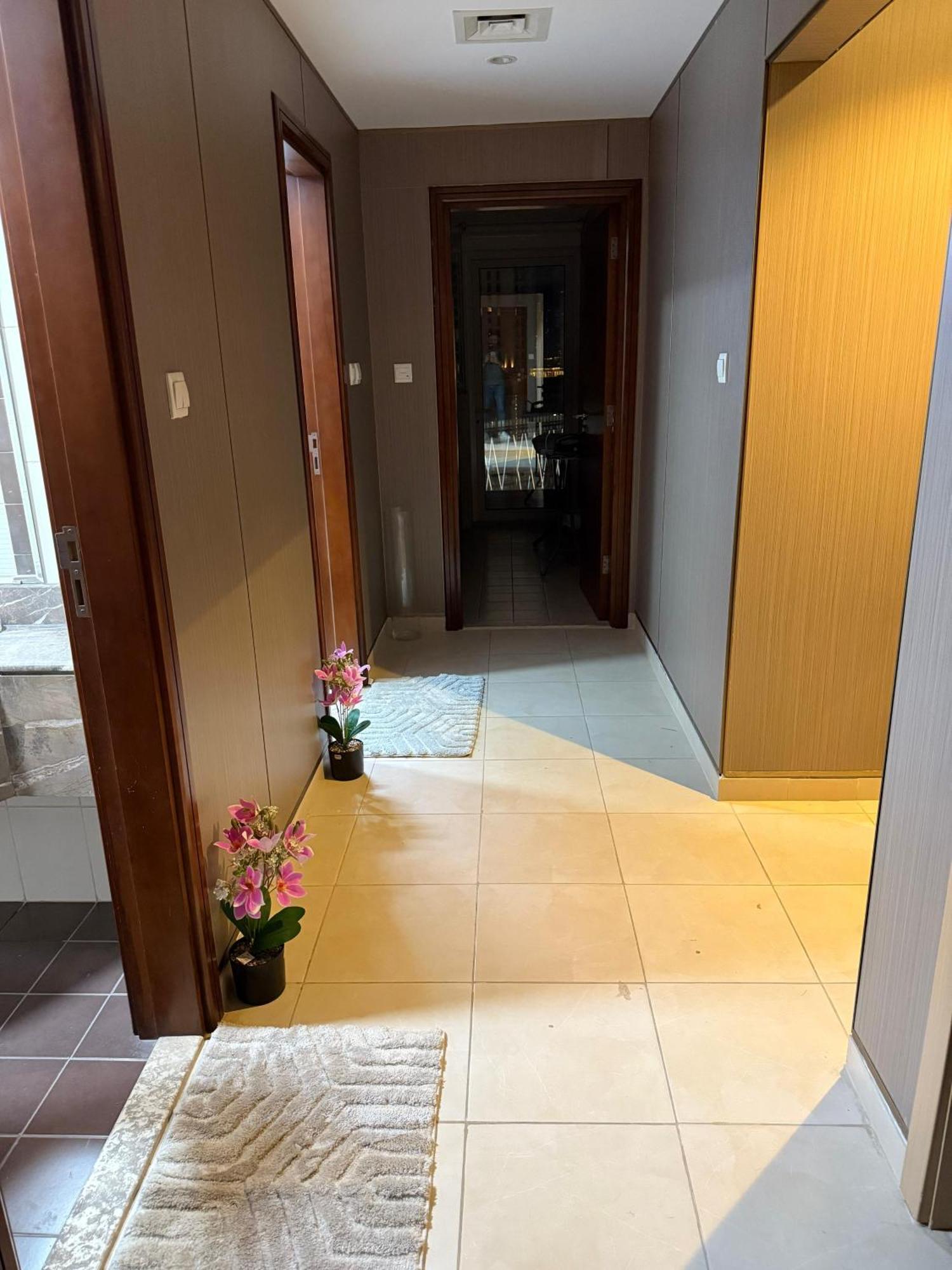 Gasthof 5 Min To Mall Downtown Dormitory M & F Dubai